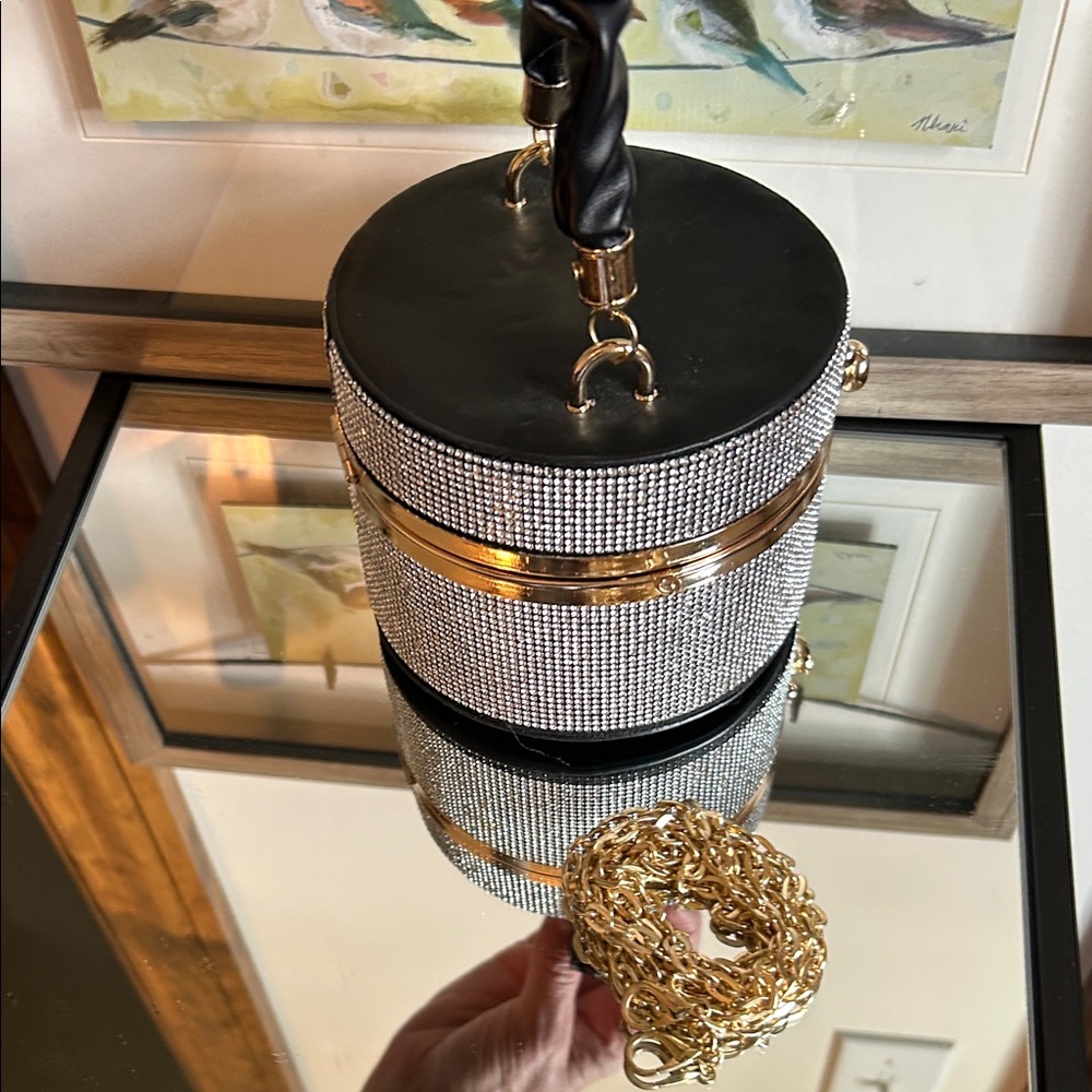 Chic Black and Gold Women's Clutch - Picture 5 of 11